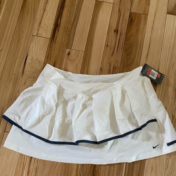 Nike tennis skirt - Picture 1 of 3